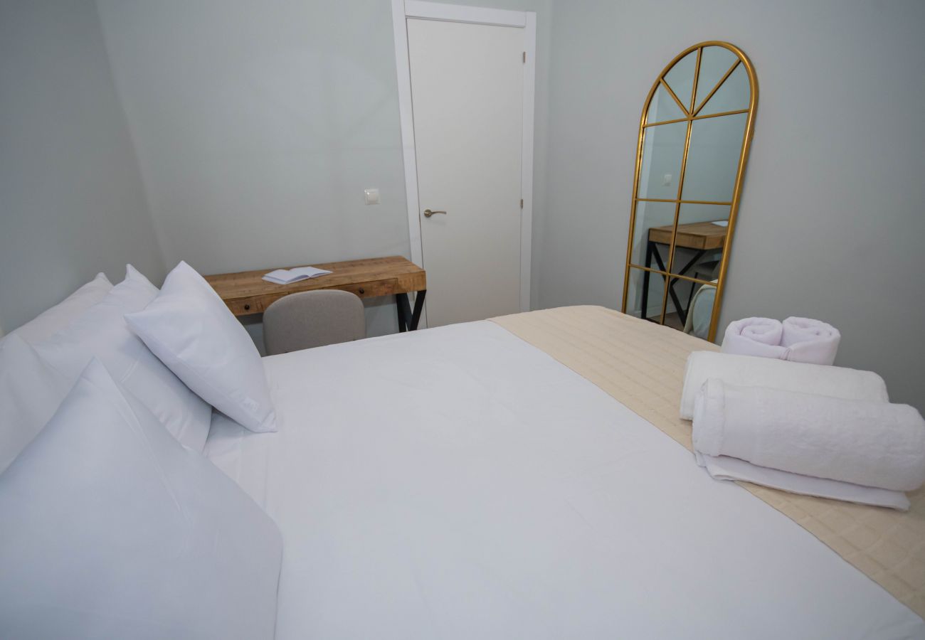 Apartamento en Madrid - M (TOP111) Luminoso y amplio apartamento en Cuatro Apartamento en Madrid - M (TOP111) Luminoso y amplio apartamento en Cuatro