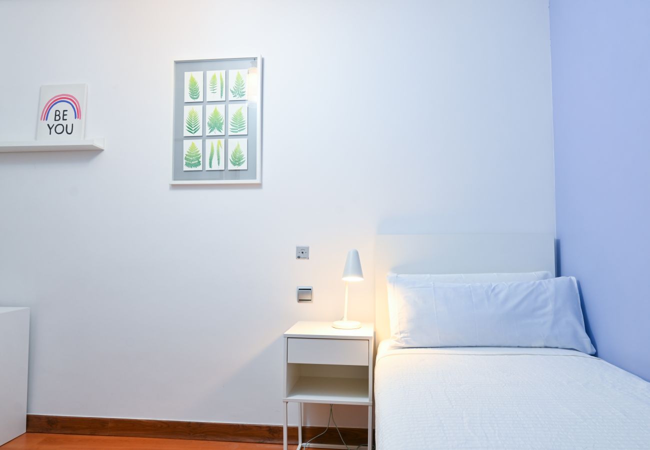 Apartamento en Madrid - M (ECA103)Acogedora vivienda de 2 dormitorios en C Apartamento en Madrid - M (ECA103)Acogedora vivienda de 2 dormitorios en C
