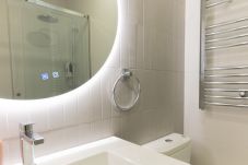 Estudio en Madrid - M (DEL291º6)Estudio Oriente – Diseño y confort en