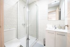 Apartamento en Madrid - M (PNE284D) Confort y Estilo en un Piso con Terraz