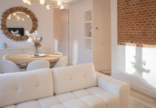 Apartamento en Madrid - M (ASB195) Escápate al Encanto Urbano: Piso con Ba Apartamento en Madrid - M (ASB195) Escápate al Encanto Urbano: Piso con Ba