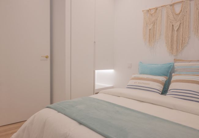 Apartamento en Madrid - M (ASB195) Escápate al Encanto Urbano: Piso con Ba Apartamento en Madrid - M (ASB195) Escápate al Encanto Urbano: Piso con Ba