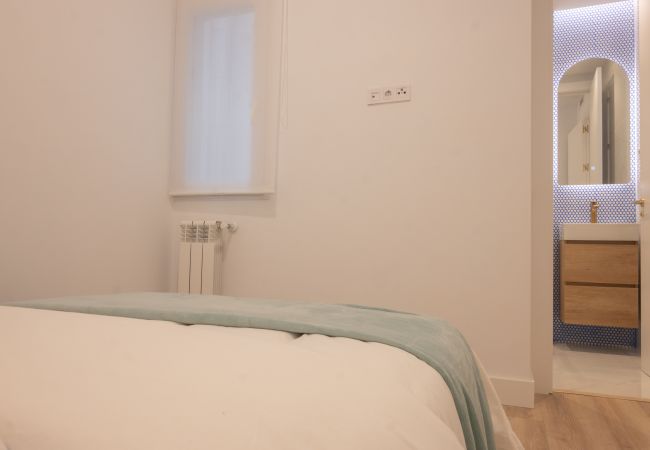 Apartamento en Madrid - M (ASB195) Escápate al Encanto Urbano: Piso con Ba Apartamento en Madrid - M (ASB195) Escápate al Encanto Urbano: Piso con Ba