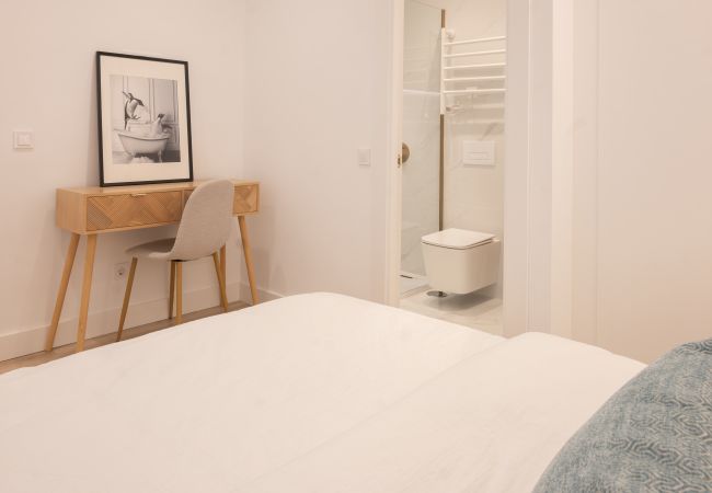 Apartamento en Madrid - M (ASB195) Escápate al Encanto Urbano: Piso con Ba Apartamento en Madrid - M (ASB195) Escápate al Encanto Urbano: Piso con Ba