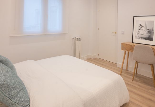 Apartamento en Madrid - M (ASB195) Escápate al Encanto Urbano: Piso con Ba Apartamento en Madrid - M (ASB195) Escápate al Encanto Urbano: Piso con Ba