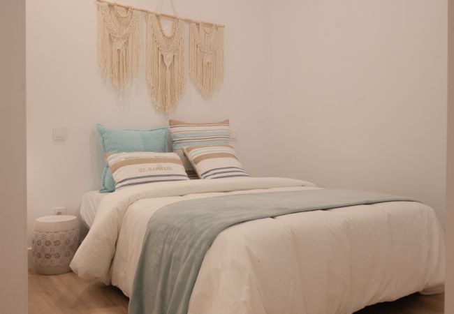 Apartamento en Madrid - M (ASB195) Escápate al Encanto Urbano: Piso con Ba Apartamento en Madrid - M (ASB195) Escápate al Encanto Urbano: Piso con Ba