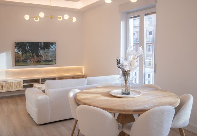 Apartamento en Madrid - M (ASB195) Escápate al Encanto Urbano: Piso con Ba Apartamento en Madrid - M (ASB195) Escápate al Encanto Urbano: Piso con Ba