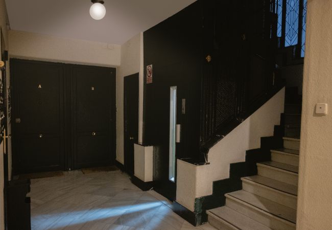 Apartamento en Madrid - M (ASB195) Escápate al Encanto Urbano: Piso con Ba Apartamento en Madrid - M (ASB195) Escápate al Encanto Urbano: Piso con Ba
