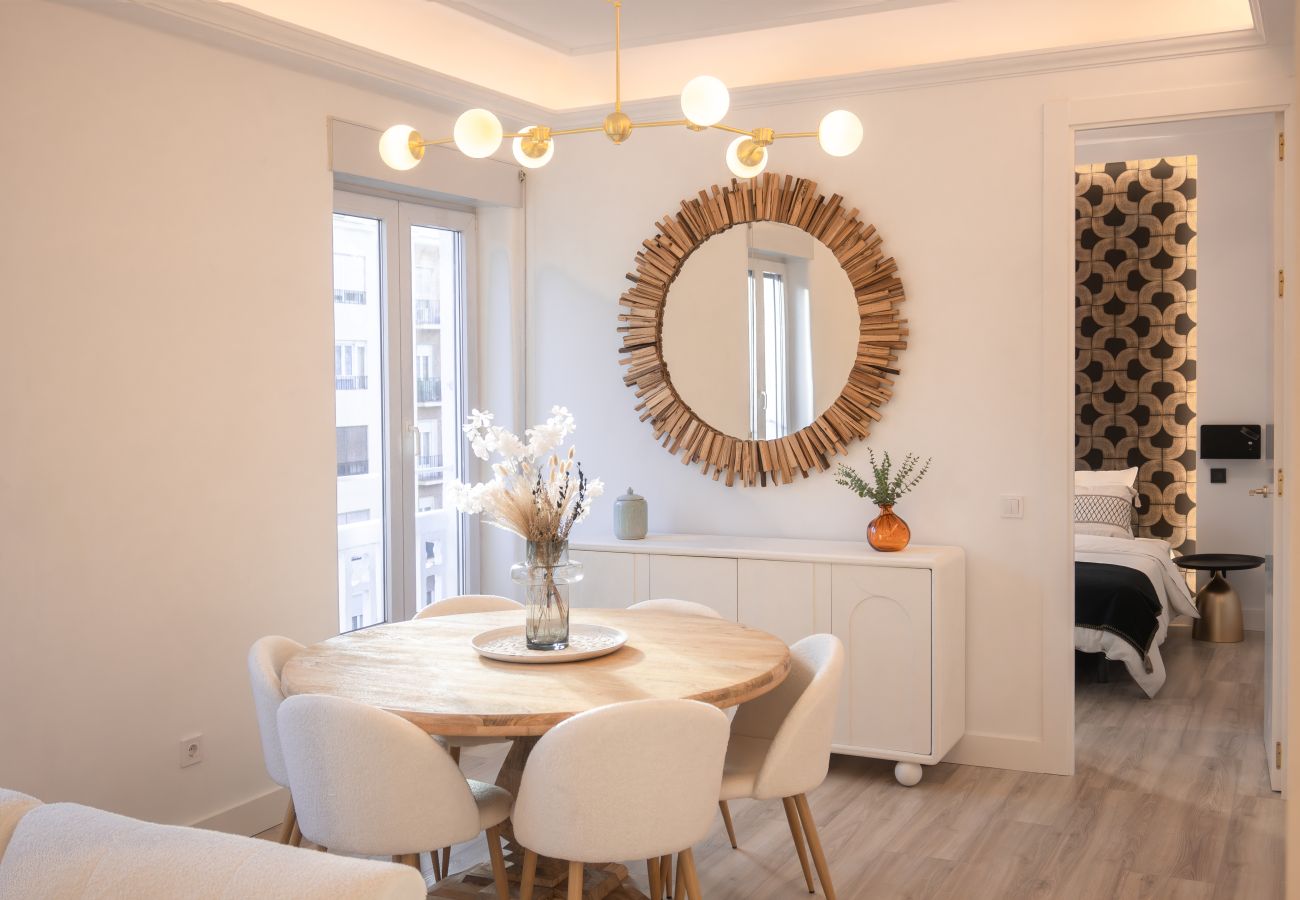 Apartamento en Madrid - M (ASB195) Escápate al Encanto Urbano: Piso con Ba Apartamento en Madrid - M (ASB195) Escápate al Encanto Urbano: Piso con Ba