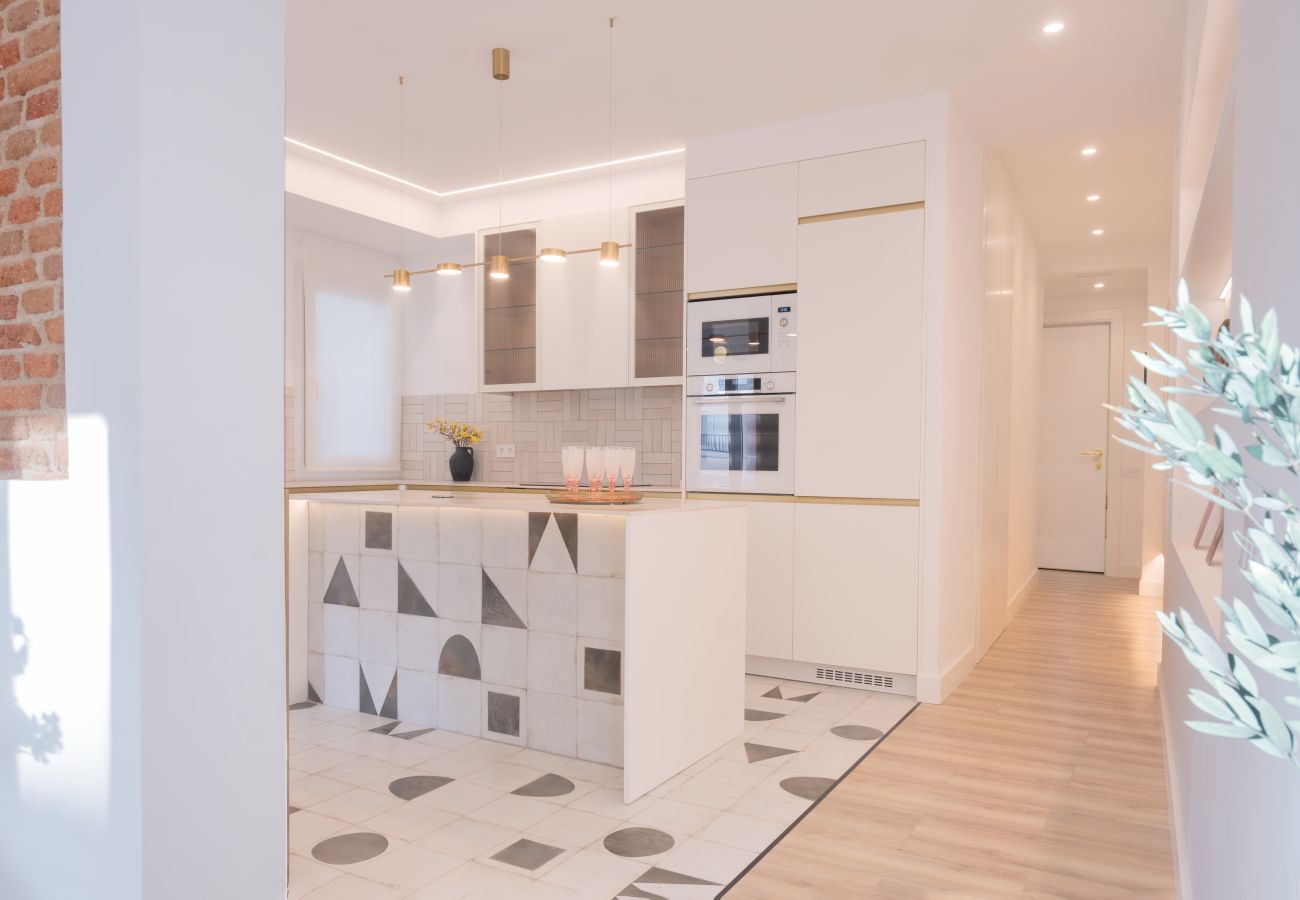 Apartamento en Madrid - M (ASB195) Escápate al Encanto Urbano: Piso con Ba Apartamento en Madrid - M (ASB195) Escápate al Encanto Urbano: Piso con Ba
