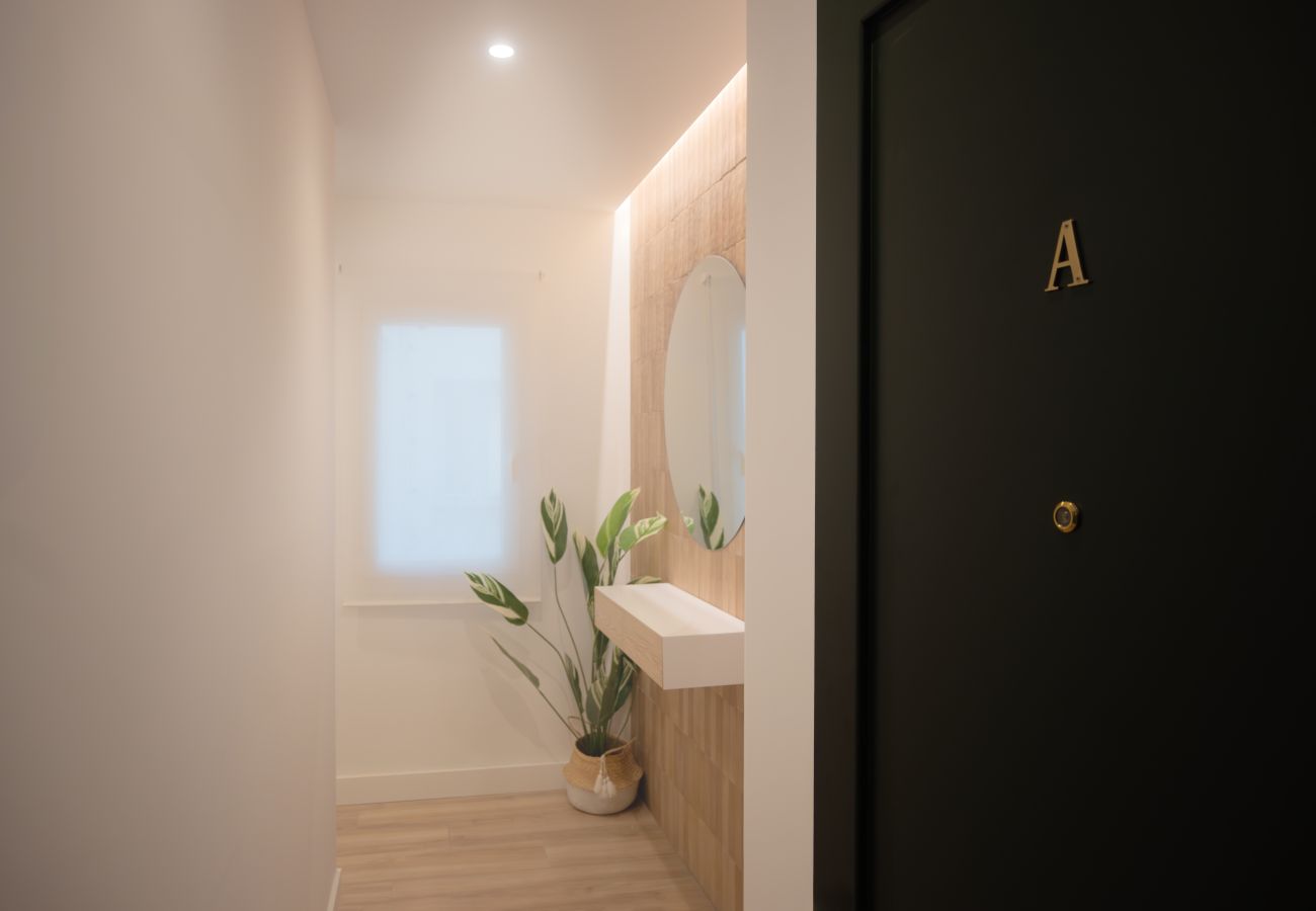 Apartamento en Madrid - M (ASB195) Escápate al Encanto Urbano: Piso con Ba Apartamento en Madrid - M (ASB195) Escápate al Encanto Urbano: Piso con Ba