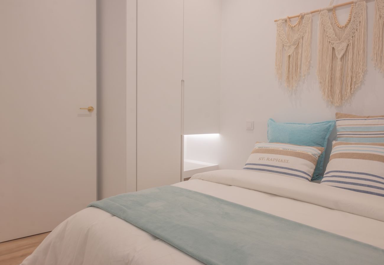Apartamento en Madrid - M (ASB195) Escápate al Encanto Urbano: Piso con Ba Apartamento en Madrid - M (ASB195) Escápate al Encanto Urbano: Piso con Ba