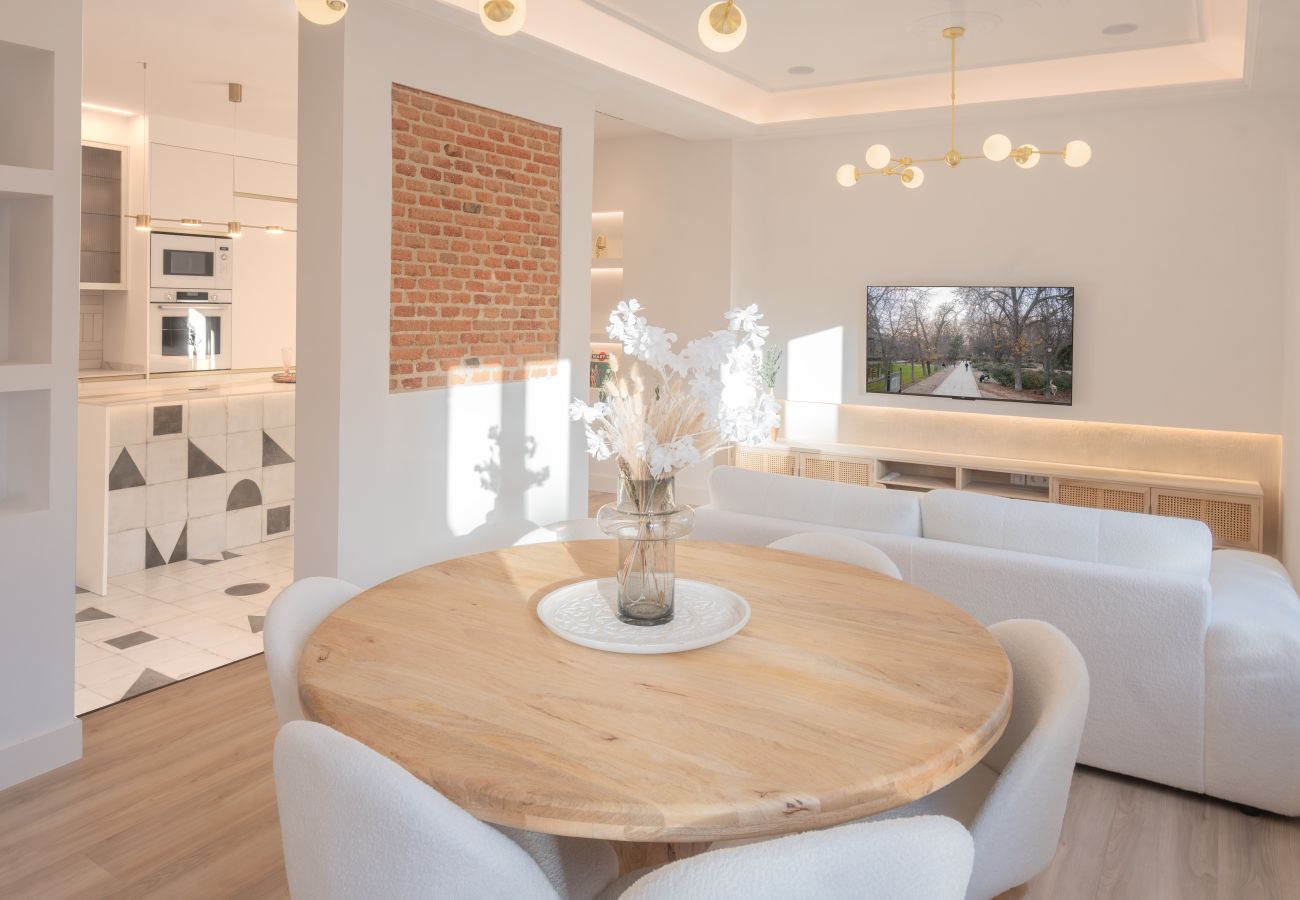 Apartamento en Madrid - M (ASB195) Escápate al Encanto Urbano: Piso con Ba Apartamento en Madrid - M (ASB195) Escápate al Encanto Urbano: Piso con Ba