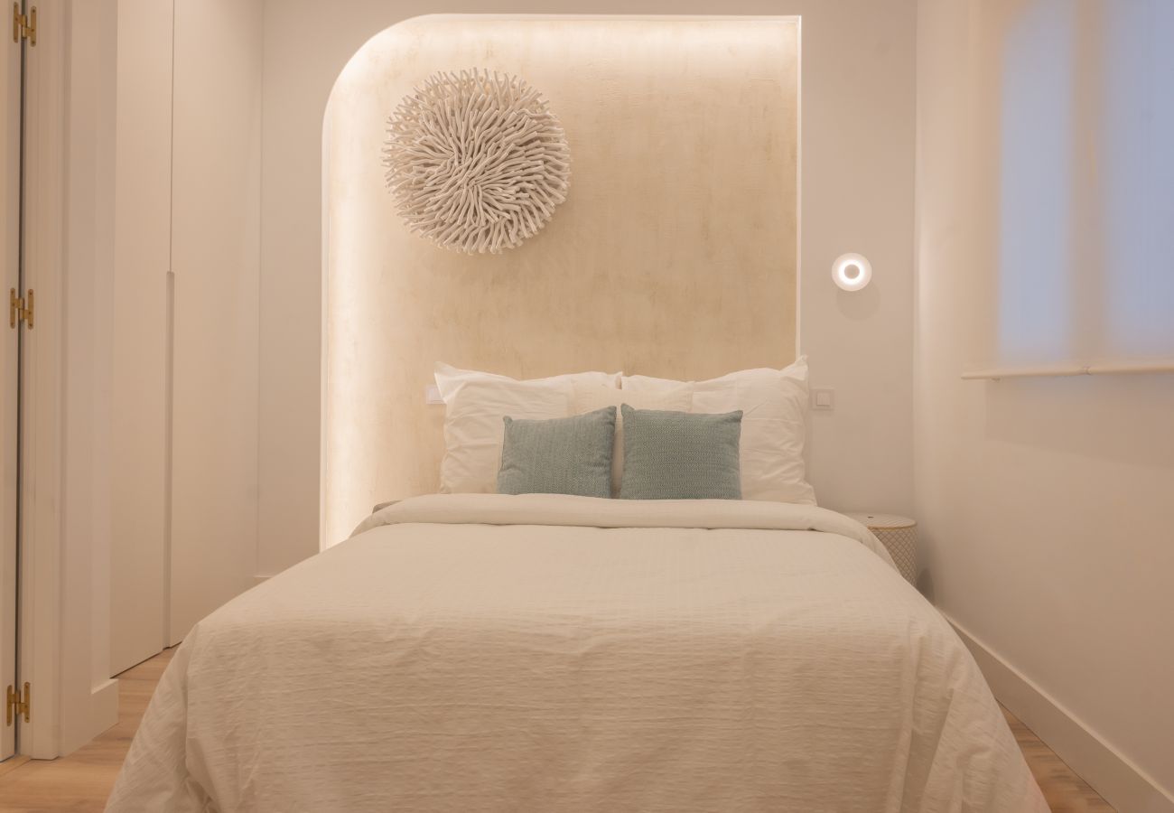 Apartamento en Madrid - M (ASB195) Escápate al Encanto Urbano: Piso con Ba Apartamento en Madrid - M (ASB195) Escápate al Encanto Urbano: Piso con Ba
