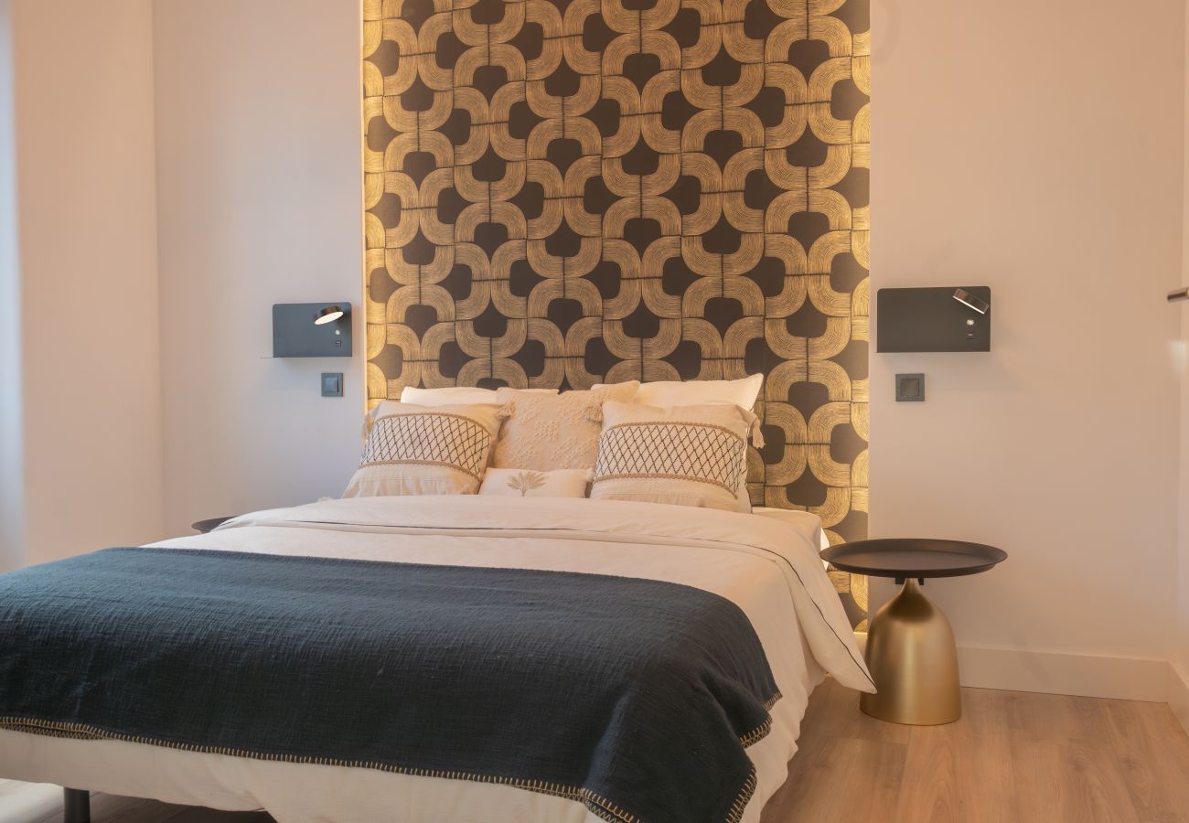 Apartamento en Madrid - M (ASB195) Escápate al Encanto Urbano: Piso con Ba Apartamento en Madrid - M (ASB195) Escápate al Encanto Urbano: Piso con Ba