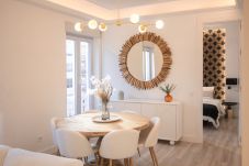 Apartamento en Madrid - M (ASB19) Escápate al Encanto Urbano: Piso con Bal