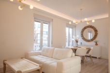 Apartamento en Madrid - M (ASB19) Escápate al Encanto Urbano: Piso con Bal