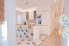 Apartamento en Madrid - M (ASB19) Escápate al Encanto Urbano: Piso con Bal