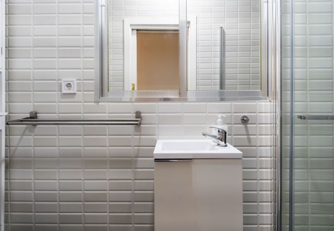 Apartamento en Madrid - M (TOL254)Acogedor piso con balcones en el centro  Apartamento en Madrid - M (TOL254)Acogedor piso con balcones en el centro