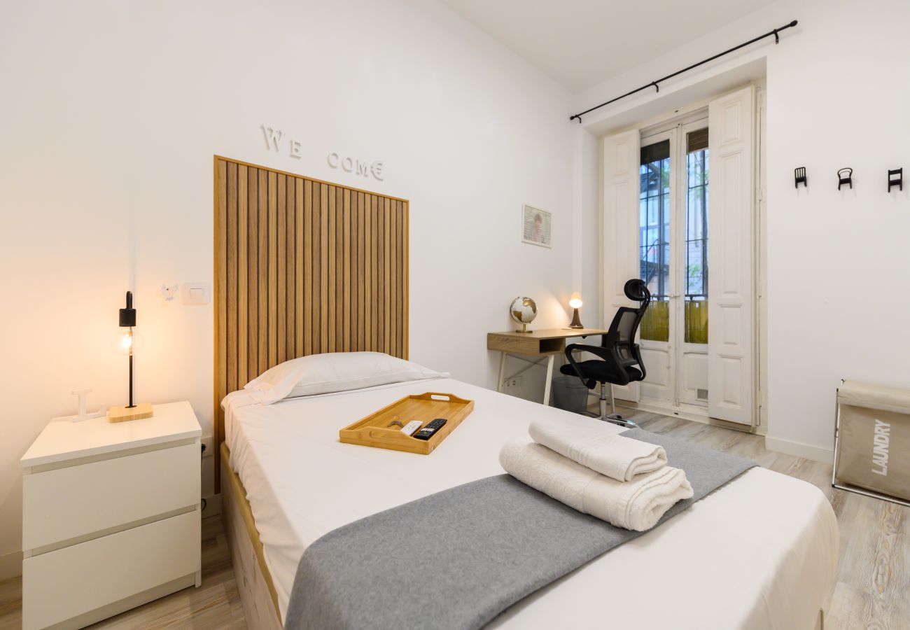 Alquiler por habitaciones en Madrid - M (SBE1017)Shanghái: habitación con comodidad y zo