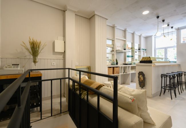 Apartamento en Madrid - M (PVB40) Loft creativo con barra y estilo único |