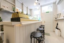 Apartamento en Madrid - M (PVB40)Apartamento con Estilo Único y Barra-Bar