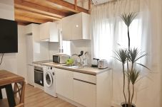 Studio à Madrid - M (MPE35G) Encantador Estudio con Cama en Mezanine