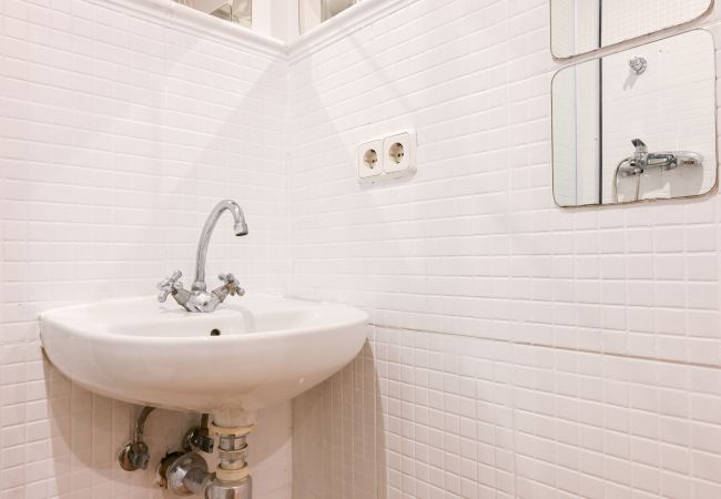 Studio à Madrid - M (SLR16)  Lindo estudio en barrio Justicia Studio à Madrid - M (SLR16)  Lindo estudio en barrio Justicia