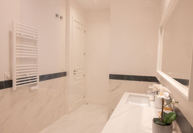 Appartement à Madrid - M (IBI385) Elegancia Urbana en el Corazón de Reti Appartement à Madrid - M (IBI385) Elegancia Urbana en el Corazón de Reti