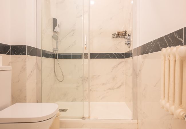 Appartement à Madrid - M (IBI385) Elegancia Urbana en el Corazón de Reti Appartement à Madrid - M (IBI385) Elegancia Urbana en el Corazón de Reti