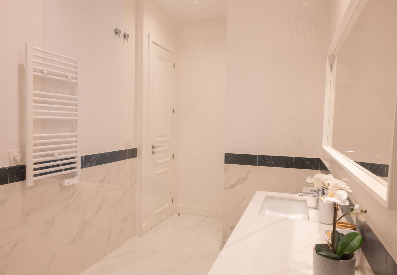 Appartement à Madrid - M (IBI385) Elegancia Urbana en el Corazón de Reti Appartement à Madrid - M (IBI385) Elegancia Urbana en el Corazón de Reti