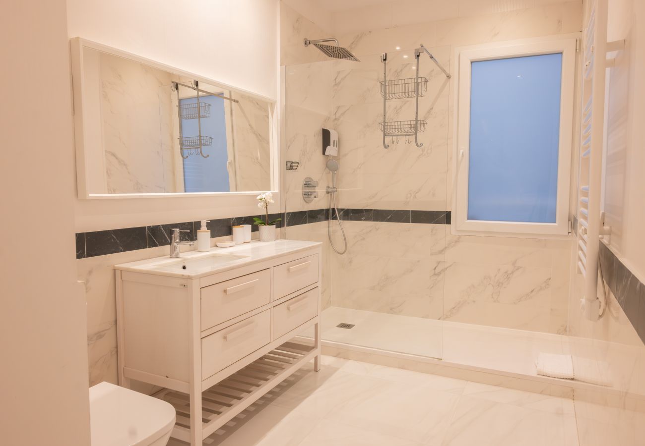 Appartement à Madrid - M (IBI385) Elegancia Urbana en el Corazón de Reti Appartement à Madrid - M (IBI385) Elegancia Urbana en el Corazón de Reti