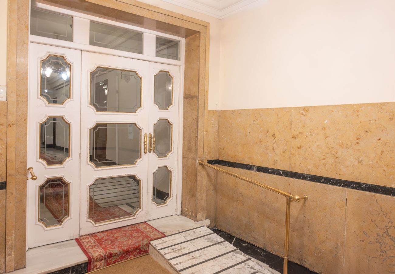 Appartement à Madrid - M (IBI385) Elegancia Urbana en el Corazón de Reti Appartement à Madrid - M (IBI385) Elegancia Urbana en el Corazón de Reti