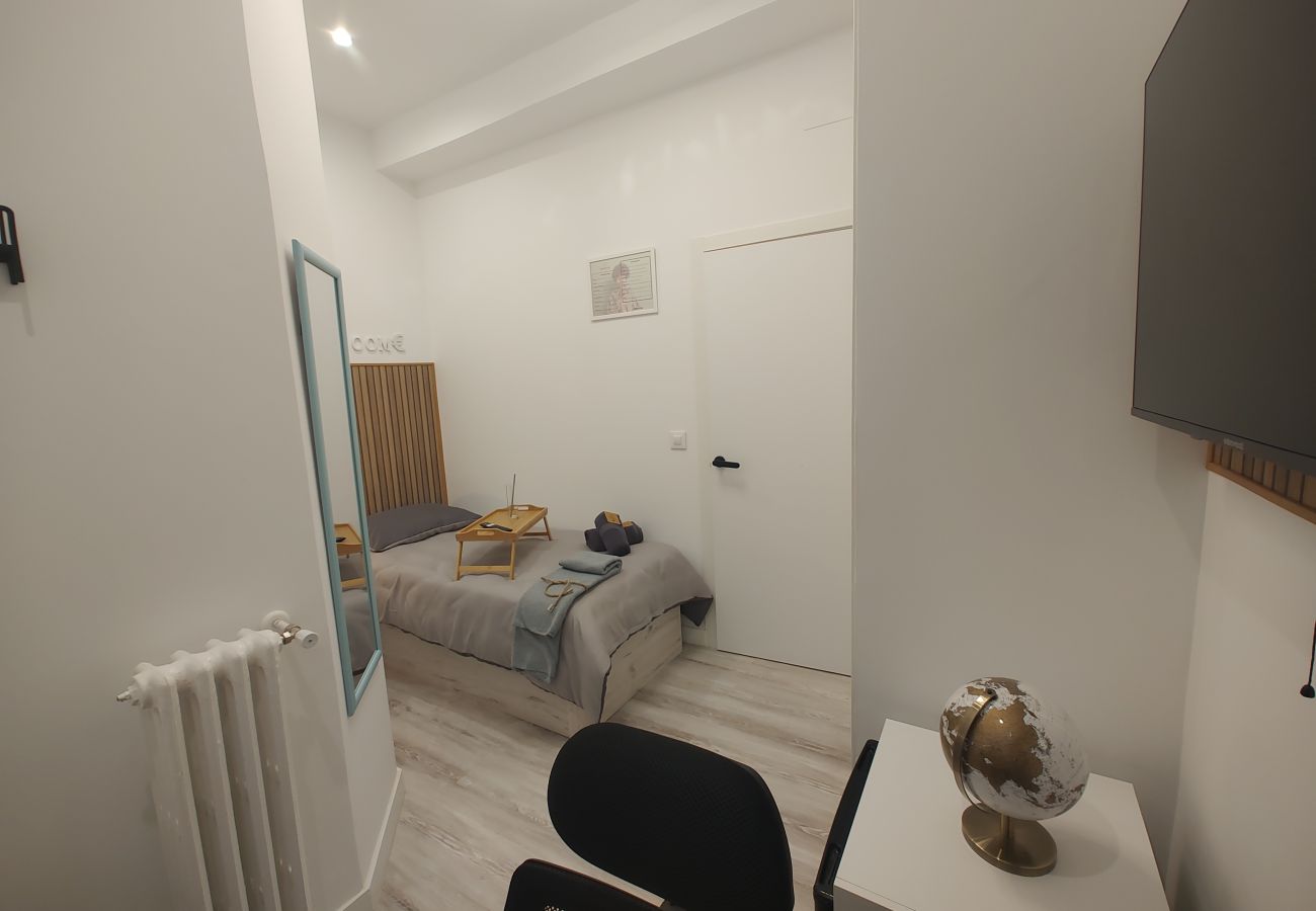 Chambres d'hôtes à Madrid - M (SBE1010) Berlín: habitación con comodidad y zo