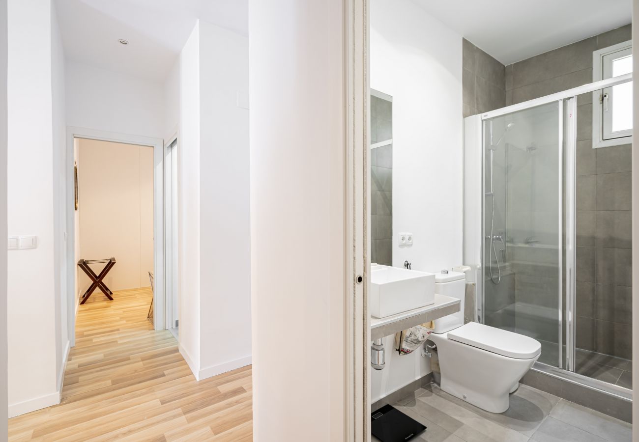 Apartamento em Madrid - M (PRE104C) Apto. de diseño Puerta del Sol 2 Apartamento em Madrid - M (PRE104C) Apto. de diseño Puerta del Sol 2