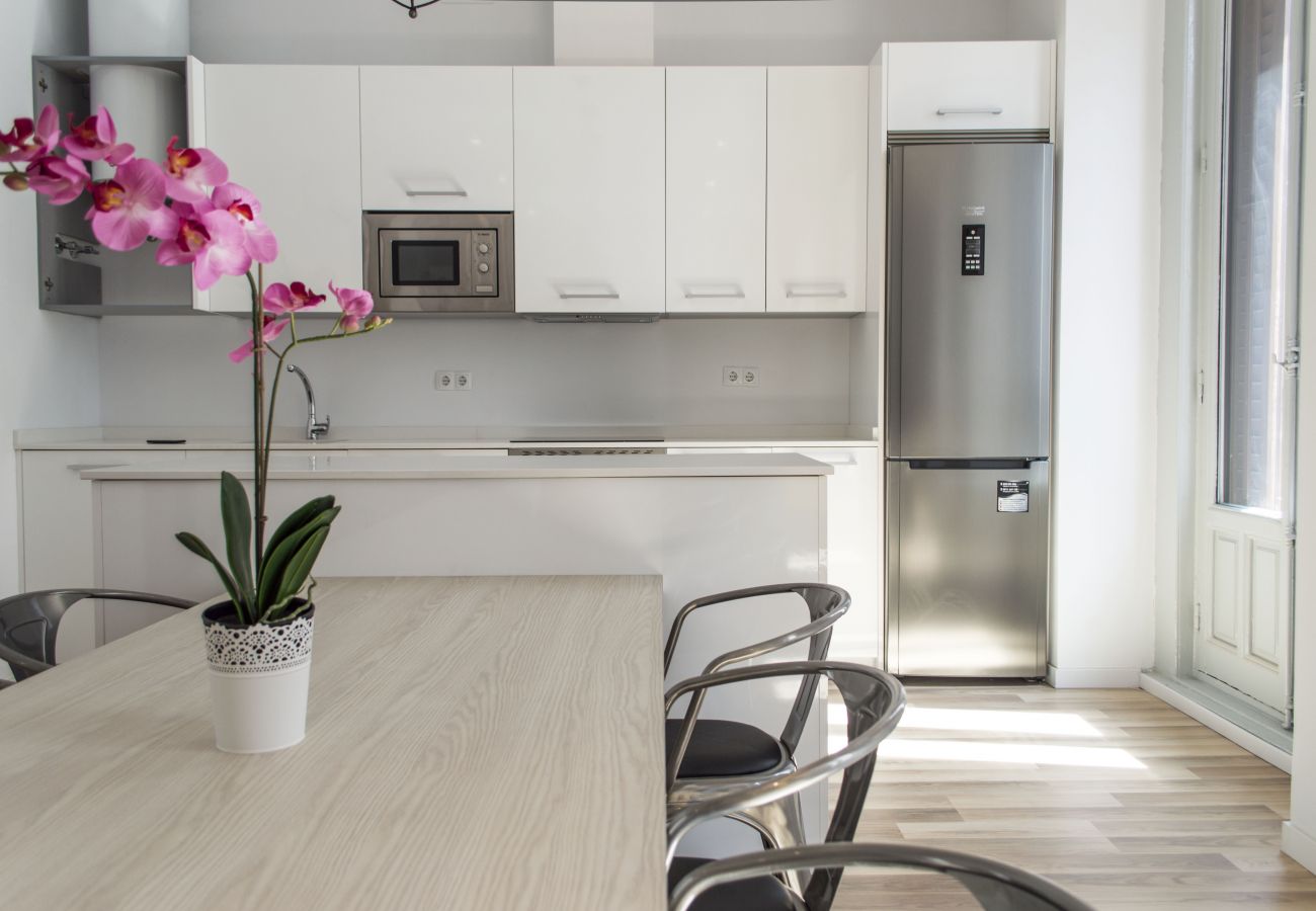 Apartamento em Madrid - M (PRE102C) Apto. de diseño Puerta del Sol 6 Apartamento em Madrid - M (PRE102C) Apto. de diseño Puerta del Sol 6