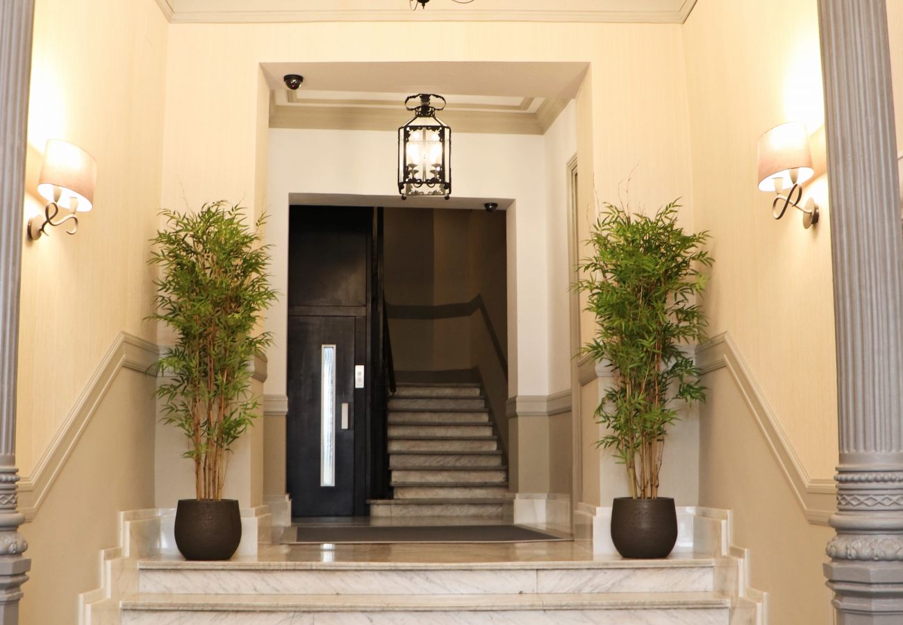 Apartamento em Madrid - M (PRE102C) Apto. de diseño Puerta del Sol 6 Apartamento em Madrid - M (PRE102C) Apto. de diseño Puerta del Sol 6