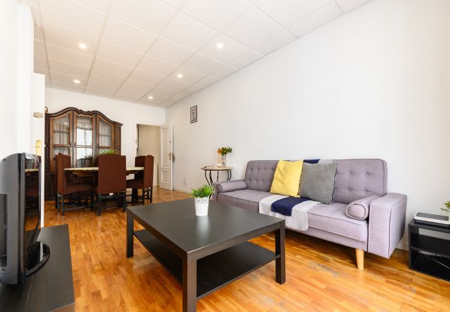 Apartamento em Madrid - M (VEL551) Piso de 3 dormitorios y 2 en Salamanca
