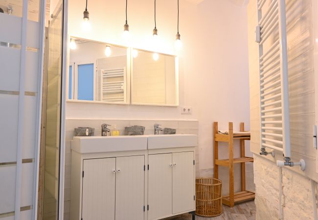 Apartamento em Madrid - M (MEN300) Moderno y elegante ap. Barrio Ibiza Apartamento em Madrid - M (MEN300) Moderno y elegante ap. Barrio Ibiza