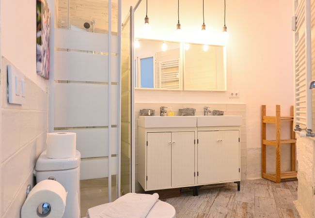 Apartamento em Madrid - M (MEN300) Moderno y elegante ap. Barrio Ibiza Apartamento em Madrid - M (MEN300) Moderno y elegante ap. Barrio Ibiza