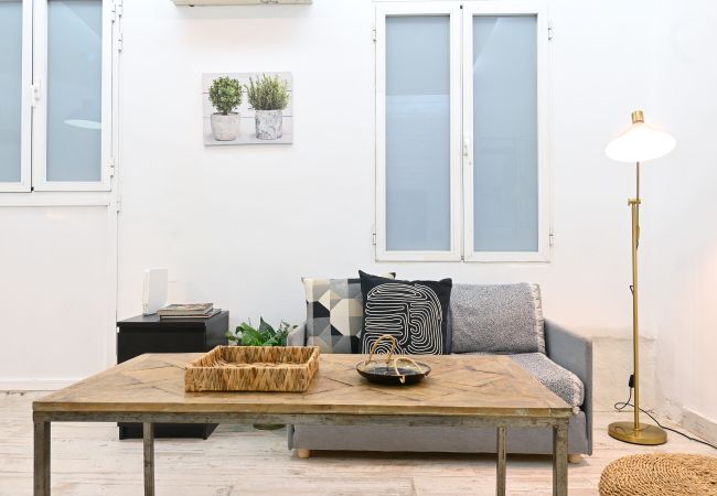 Apartamento em Madrid - M (MEN300) Moderno y elegante ap. Barrio Ibiza Apartamento em Madrid - M (MEN300) Moderno y elegante ap. Barrio Ibiza