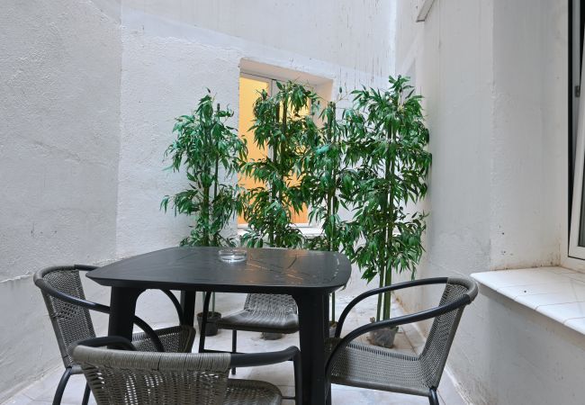 Apartamento em Madrid - M (MEN300) Moderno y elegante ap. Barrio Ibiza Apartamento em Madrid - M (MEN300) Moderno y elegante ap. Barrio Ibiza