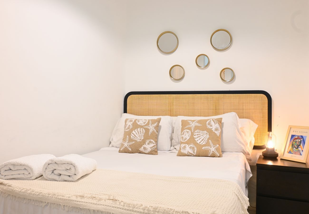 Apartamento em Madrid - M (MEN300) Moderno y elegante ap. Barrio Ibiza Apartamento em Madrid - M (MEN300) Moderno y elegante ap. Barrio Ibiza