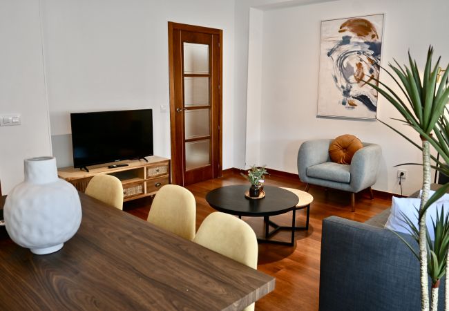 Apartamento em Madrid - M (AMA1026) Vivienda de cuatro dormitorios en Arga