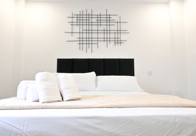 Apartamento em Madrid - M (VIL45) Amplia Casa de 3 Dormitorios: Vive la Na Apartamento em Madrid - M (VIL45) Amplia Casa de 3 Dormitorios: Vive la Na