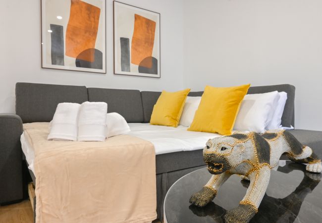 Apartamento em Madrid - M (VIL45) Amplia Casa de 3 Dormitorios: Vive la Na Apartamento em Madrid - M (VIL45) Amplia Casa de 3 Dormitorios: Vive la Na