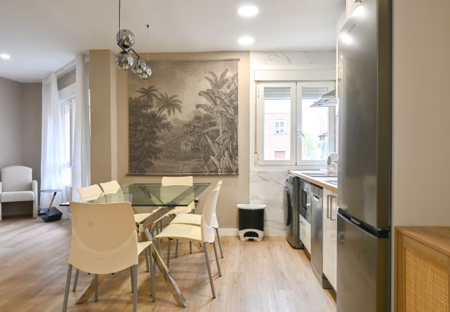 Apartamento em Madrid - M (VIL45) Amplia Casa de 3 Dormitorios: Vive la Na Apartamento em Madrid - M (VIL45) Amplia Casa de 3 Dormitorios: Vive la Na