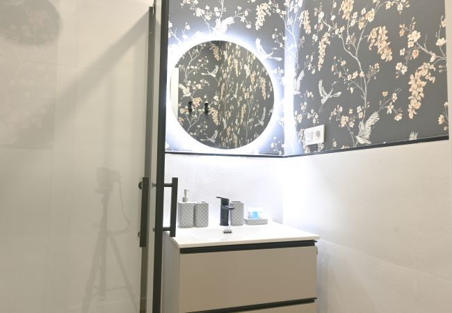 Apartamento em Madrid - M (VIL45) Amplia Casa de 3 Dormitorios: Vive la Na Apartamento em Madrid - M (VIL45) Amplia Casa de 3 Dormitorios: Vive la Na