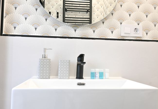 Apartamento em Madrid - M (VIL45) Amplia Casa de 3 Dormitorios: Vive la Na Apartamento em Madrid - M (VIL45) Amplia Casa de 3 Dormitorios: Vive la Na