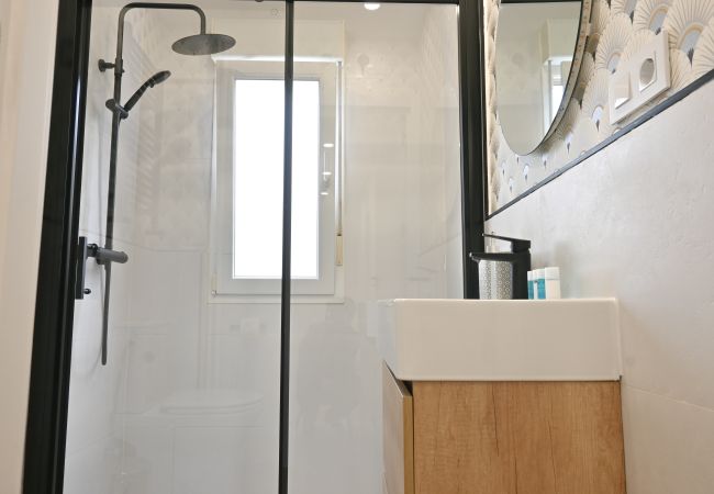 Apartamento em Madrid - M (VIL45) Amplia Casa de 3 Dormitorios: Vive la Na Apartamento em Madrid - M (VIL45) Amplia Casa de 3 Dormitorios: Vive la Na